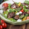 Теплый салат с куриной печенью
